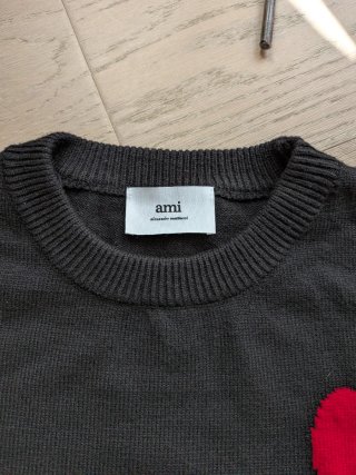 Jersey Ami Paris Negro Corazón Rojo Talla M
