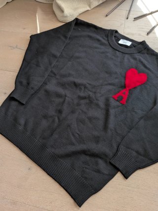 Jersey Ami Paris Negro Corazón Rojo Talla M
