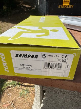 Luz de emergencia LED zemper ldf3150c