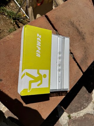 Luz de emergencia LED zemper ldf3150c