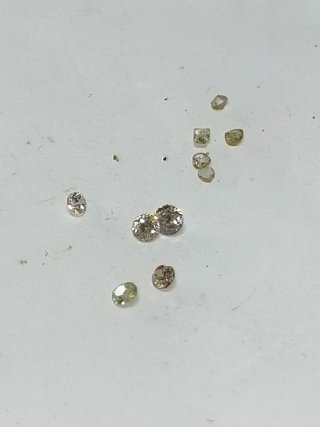 Lote de diamantes pequeños