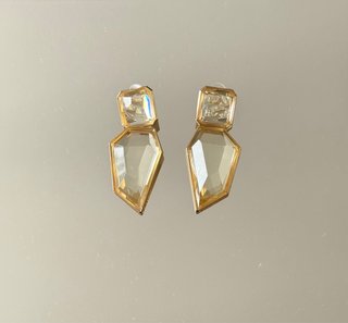 Pendientes grandes transparentes y dorados