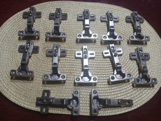 Bisagras para puertas de muebles de cocina