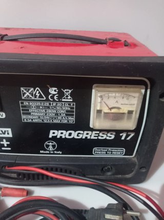Cargador Baterías Helvi Progress 17 (12V/24V)