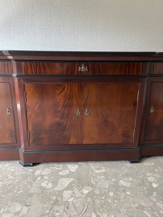 Vajillero de madera clásico