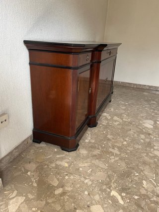 Vajillero de madera clásico