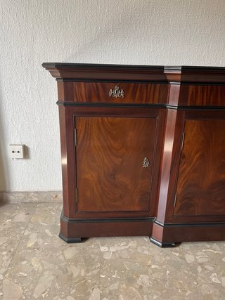 Vajillero de madera clásico