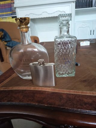 Licoreras whisky, licor.petaca