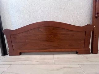 Cabezal y pie de cama de madera