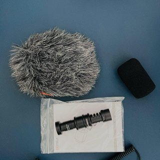 Micrófono shotgun para cámara y smartphone