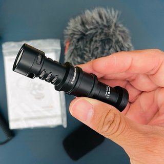 Micrófono shotgun para cámara y smartphone