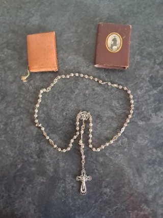 Rosario Plata con funda de piel