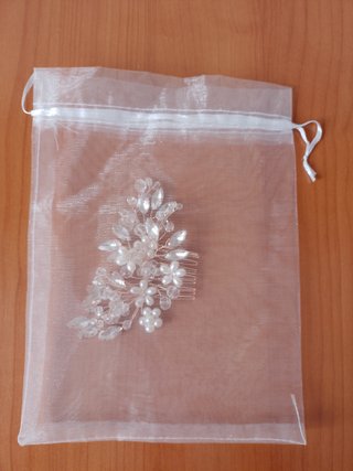 Peina de fiesta en cobre, pedrería y perla blanca