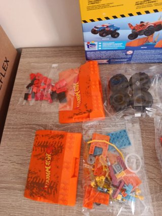 Mega Hot Wheels Monster Trucks Juego