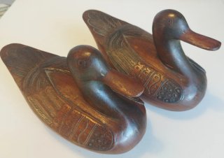 Coppia di statuette di anatre in legno vintage