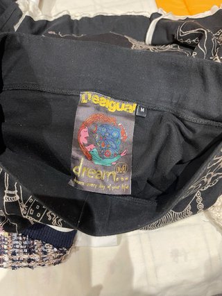 Falda corta desigual estampada