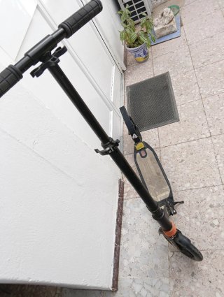 Patín urbano negro