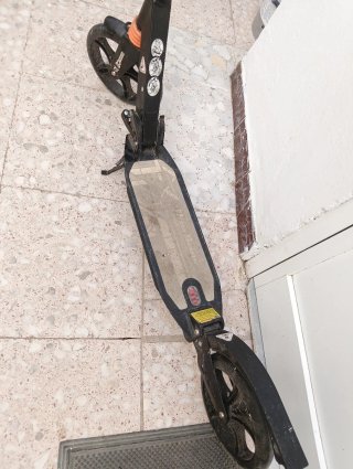 Patín urbano negro