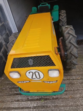 Tractor BJR Modelo F-672 con cultivador