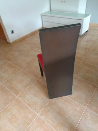 Mesa de comedor de madera y cristal. Mas 4 sillas