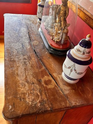 Cómoda antigua madera mediados XIX.