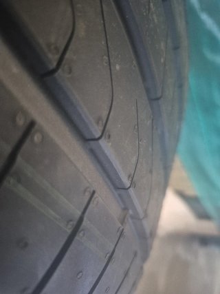 Neumático 275/40 R22