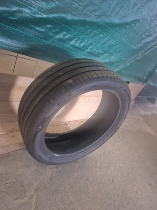 Neumático 275/40 R22