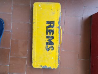 Curvadora de tubos REMS