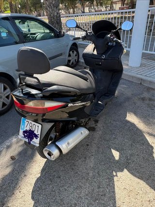 Suzuki Burgman 125 Negra
