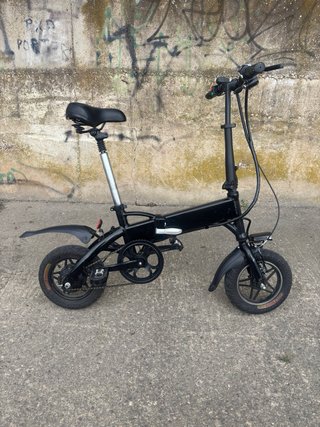 Bicicleta eléctrica plegable negra