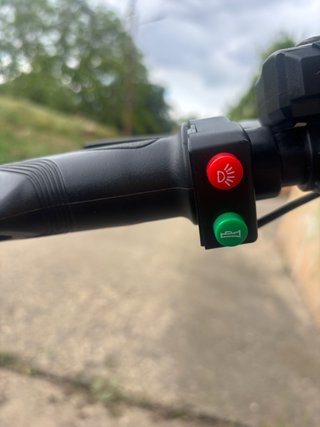 Bicicleta eléctrica plegable negra