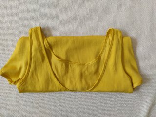 Camiseta tirantes amarilla Pull & Bear Talla L
