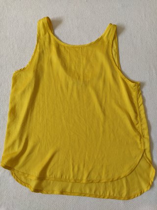 Camiseta tirantes amarilla Pull & Bear Talla L