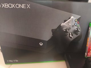 Xbox One X 1TB + Far Cry 6