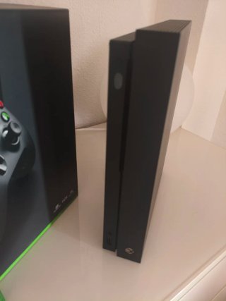 Xbox One X 1TB + Far Cry 6