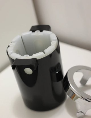 Enfriador de botellas negro y plateado