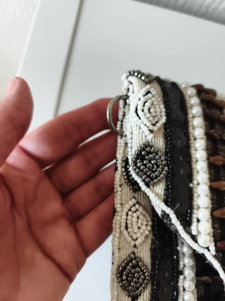 Bolso blanco y negro Bluebags con etiqueta