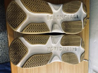 Zapatillas Balenciaga Talla 43. Dan una talla 44