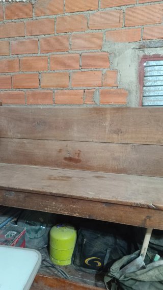 Banco de madera con respaldo