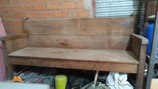 Banco de madera con respaldo