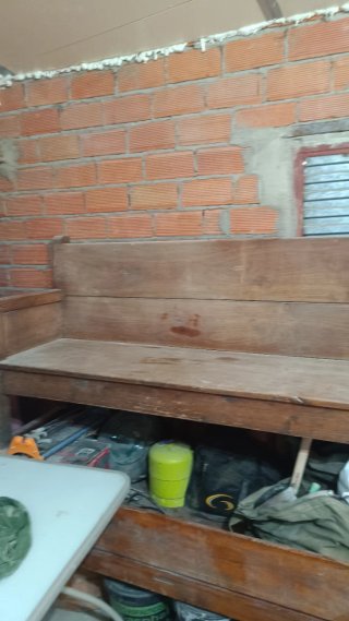 Banco de madera con respaldo