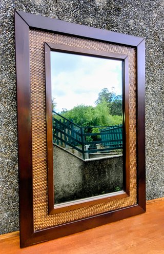 Espejo de madera y mimbre