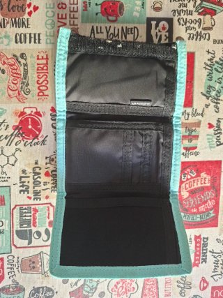 Cartera Quiksilver Negra y Turquesa