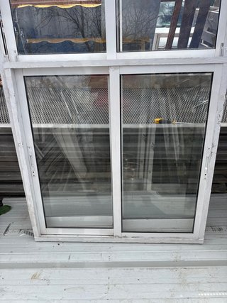 Ventana corredera blanca