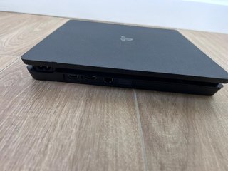 PS4 Slim + 5 juegos 500 GB.