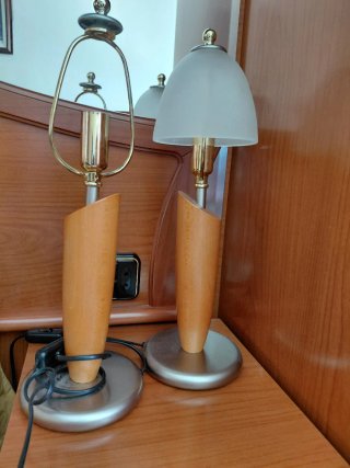 Lámpara de techo beige y dorada