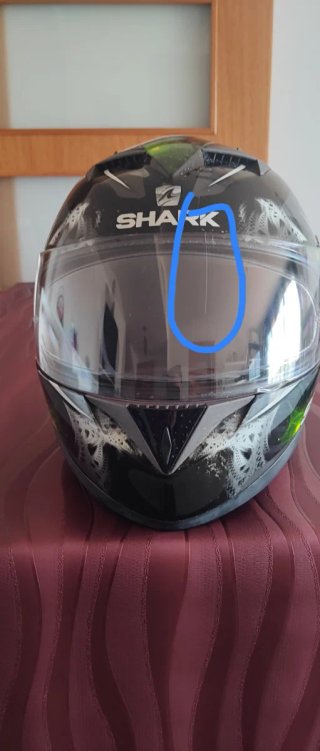 Casco Shark con visera rayada