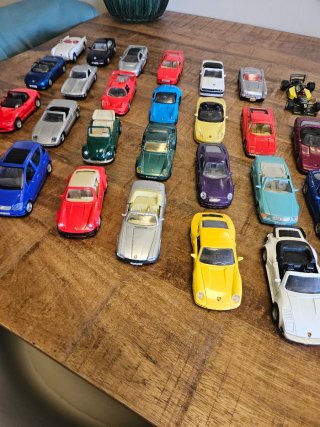 Colección 37 Coches Maisto escala 1/36