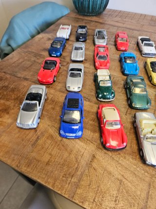 Colección 37 Coches Maisto escala 1/36