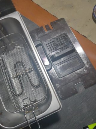 Freidora eléctrica CECOTEC. Tienes 2 meses. Con ga